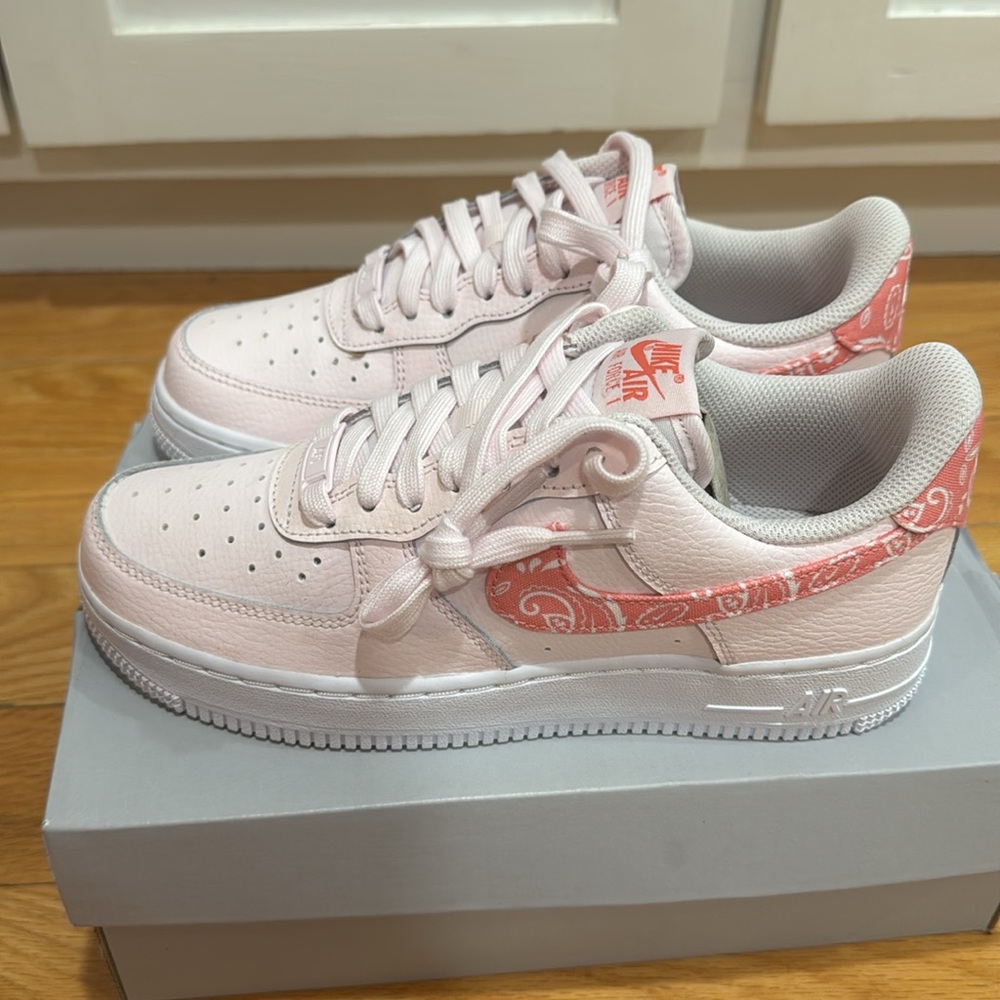 Nike Air Force 1 - Picture 4 of 7